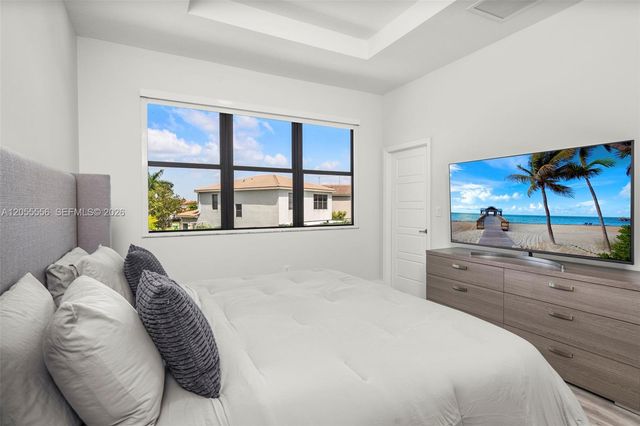 19308 NE 8th Ct, Miami, FL 33179
