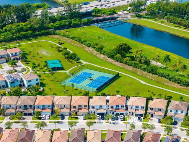 19308 NE 8th Ct, Miami, FL 33179