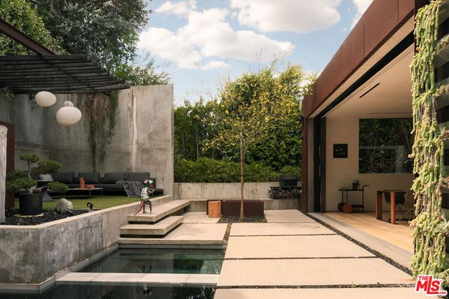 8050 Willow Glen Road, Los Angeles, CA 90046
