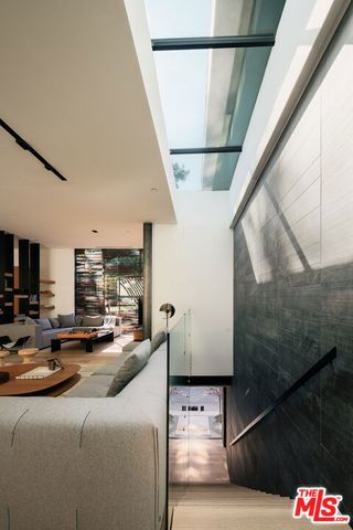 8050 Willow Glen Road, Los Angeles, CA 90046