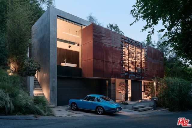 8050 Willow Glen Road, Los Angeles, CA 90046