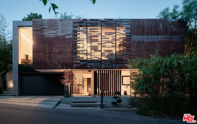 8050 Willow Glen Road, Los Angeles, CA 90046