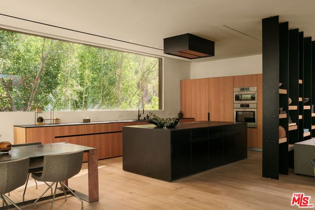 8050 Willow Glen Road, Los Angeles, CA 90046