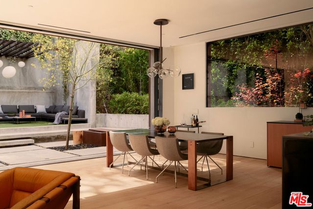 8050 Willow Glen Road, Los Angeles, CA 90046