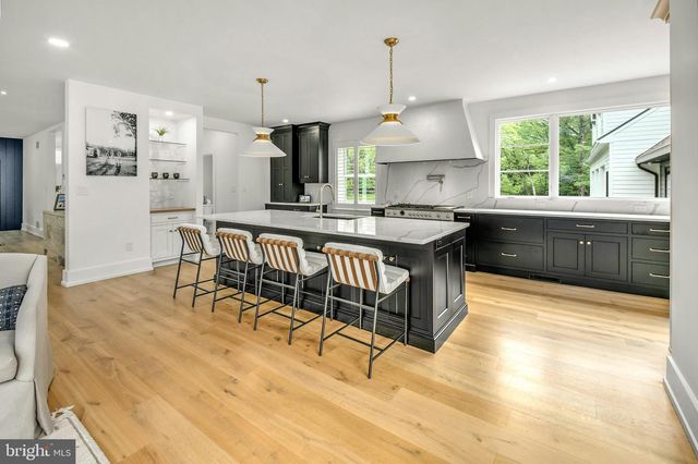 1803 APPLE TREE LN E, Bethlehem, PA 18015