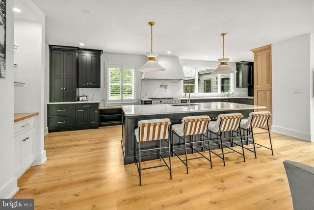 1803 APPLE TREE LN E, Bethlehem, PA 18015