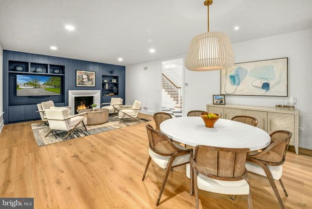 1803 APPLE TREE LN E, Bethlehem, PA 18015