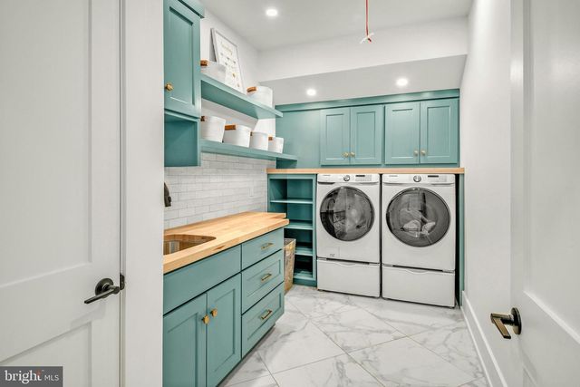 1803 APPLE TREE LN E, Bethlehem, PA 18015