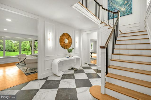 1803 APPLE TREE LN E, Bethlehem, PA 18015