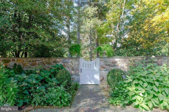 1803 APPLE TREE LN E, Bethlehem, PA 18015