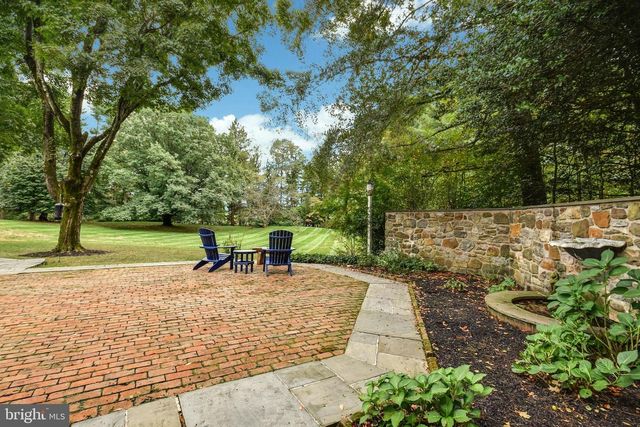 1803 APPLE TREE LN E, Bethlehem, PA 18015