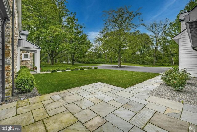 1803 APPLE TREE LN E, Bethlehem, PA 18015