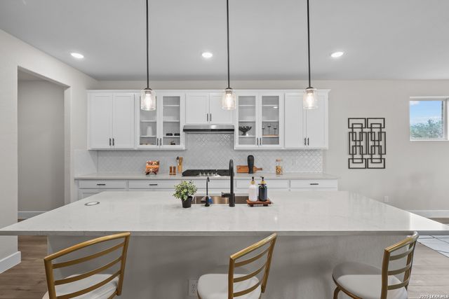 222 Kari Drive, Castroville, TX 78009
