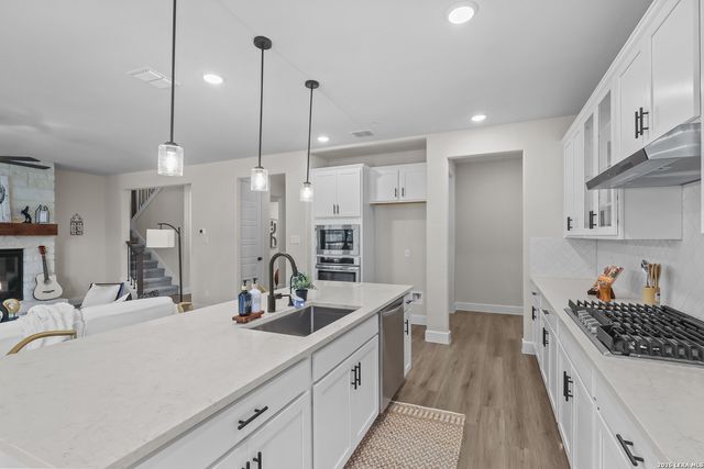 222 Kari Drive, Castroville, TX 78009