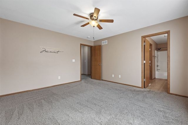 5810 Bethpage Circle, Cedar Rapids, IA 52404