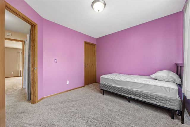 5810 Bethpage Circle, Cedar Rapids, IA 52404