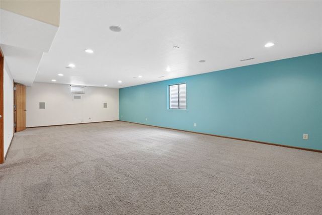 5810 Bethpage Circle, Cedar Rapids, IA 52404