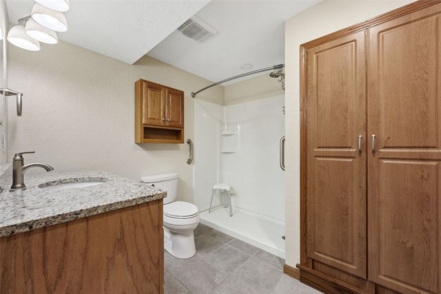 5810 Bethpage Circle, Cedar Rapids, IA 52404