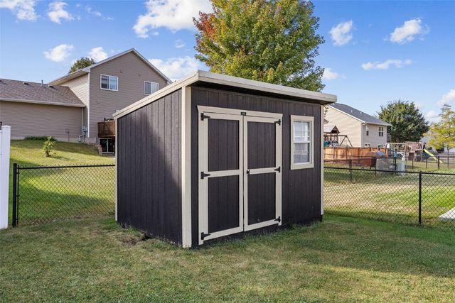 5810 Bethpage Circle, Cedar Rapids, IA 52404