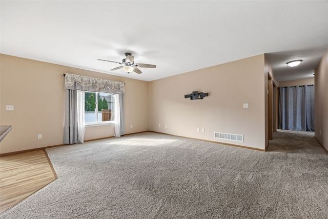 5810 Bethpage Circle, Cedar Rapids, IA 52404