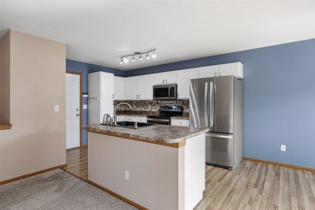 5810 Bethpage Circle, Cedar Rapids, IA 52404