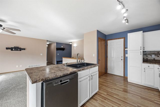 5810 Bethpage Circle, Cedar Rapids, IA 52404