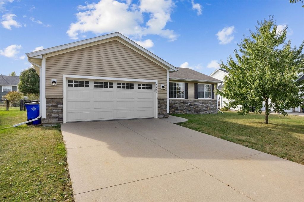 5810 Bethpage Circle, Cedar Rapids, IA 52404