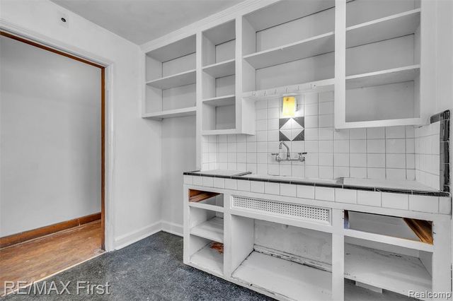 13991 Whitcomb Street, Detroit, MI 48227