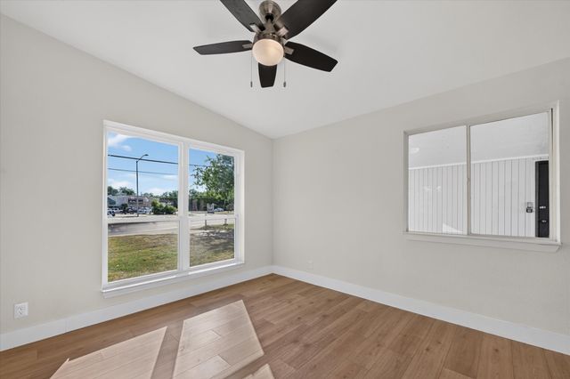 1037 W Grubb Drive, Mesquite, TX 75149