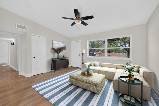 1037 W Grubb Drive, Mesquite, TX 75149