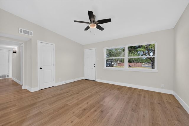 1037 W Grubb Drive, Mesquite, TX 75149