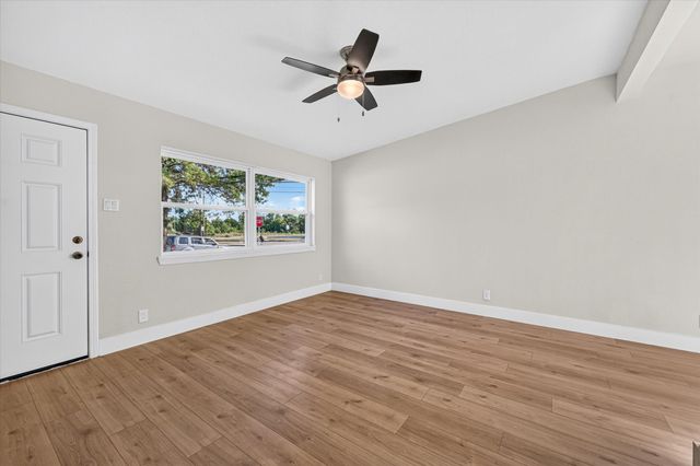 1037 W Grubb Drive, Mesquite, TX 75149