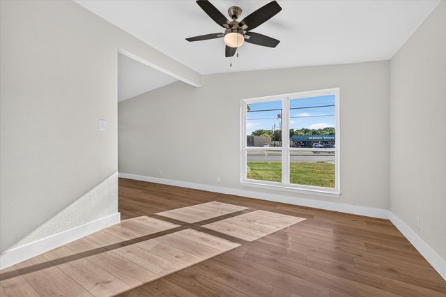 1037 W Grubb Drive, Mesquite, TX 75149