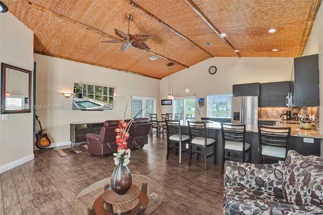 10639 Lago Welleby Dr, Sunrise, FL 33351