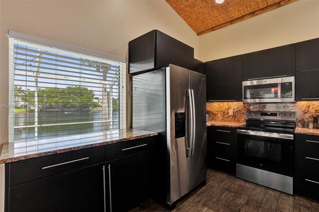 10639 Lago Welleby Dr, Sunrise, FL 33351