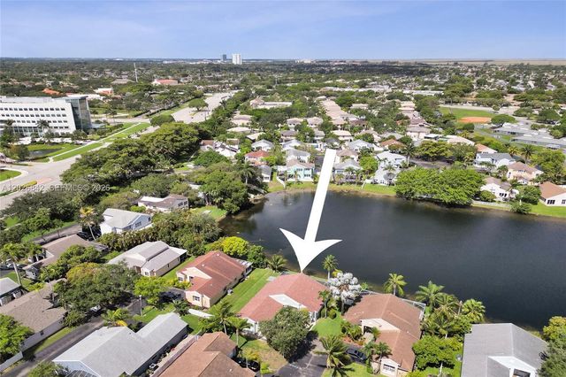 10639 Lago Welleby Dr, Sunrise, FL 33351