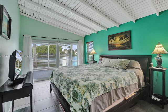 10639 Lago Welleby Dr, Sunrise, FL 33351