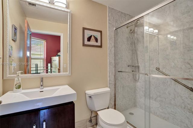 10639 Lago Welleby Dr, Sunrise, FL 33351