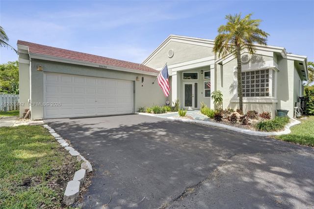 10639 Lago Welleby Dr, Sunrise, FL 33351