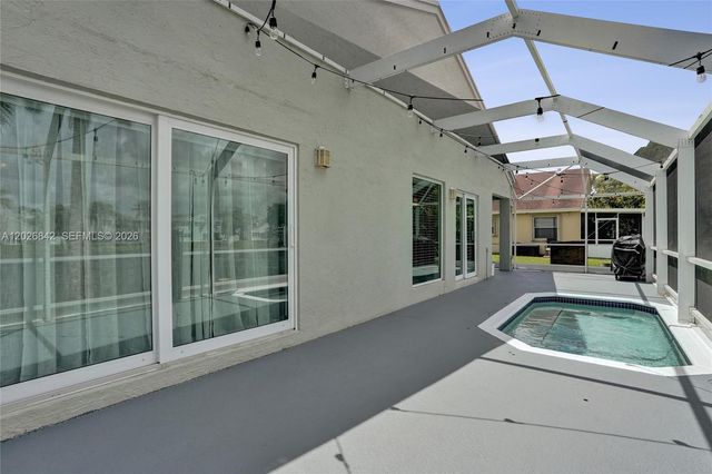 10639 Lago Welleby Dr, Sunrise, FL 33351