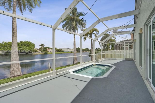 10639 Lago Welleby Dr, Sunrise, FL 33351