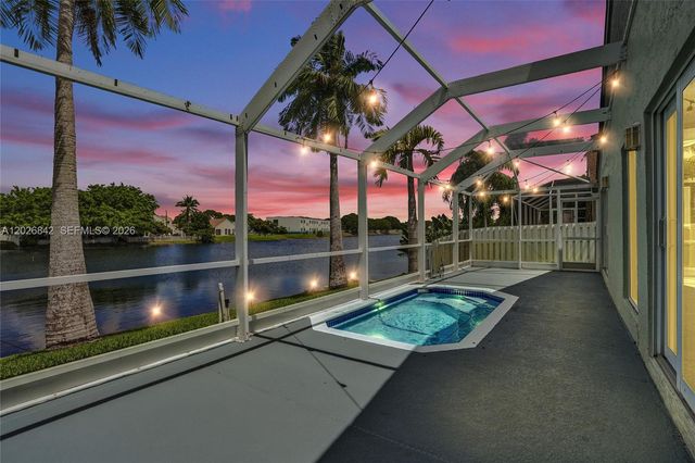 10639 Lago Welleby Dr, Sunrise, FL 33351
