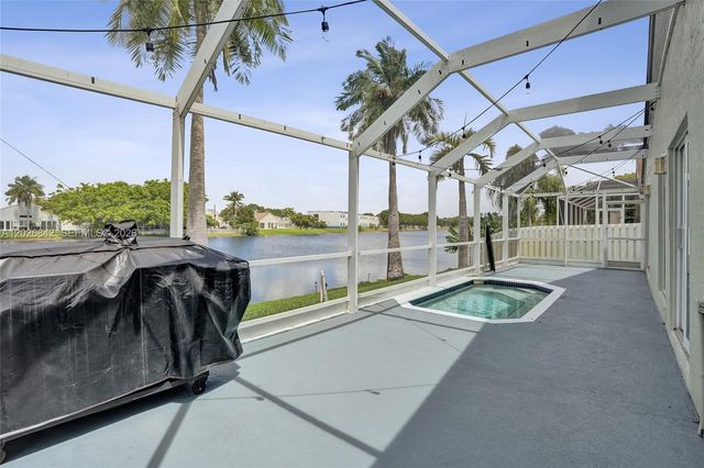 10639 Lago Welleby Dr, Sunrise, FL 33351