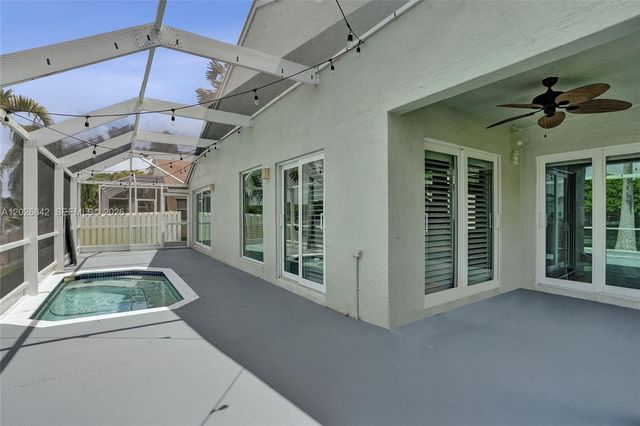 10639 Lago Welleby Dr, Sunrise, FL 33351