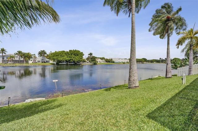 10639 Lago Welleby Dr, Sunrise, FL 33351