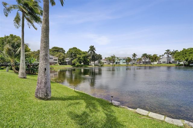 10639 Lago Welleby Dr, Sunrise, FL 33351