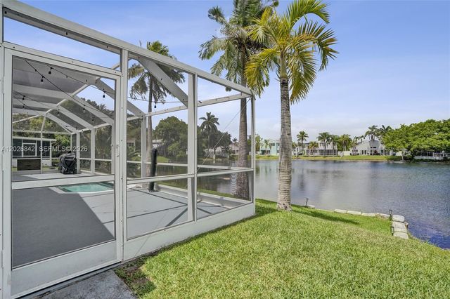 10639 Lago Welleby Dr, Sunrise, FL 33351