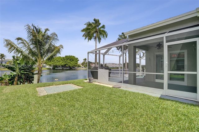 10639 Lago Welleby Dr, Sunrise, FL 33351