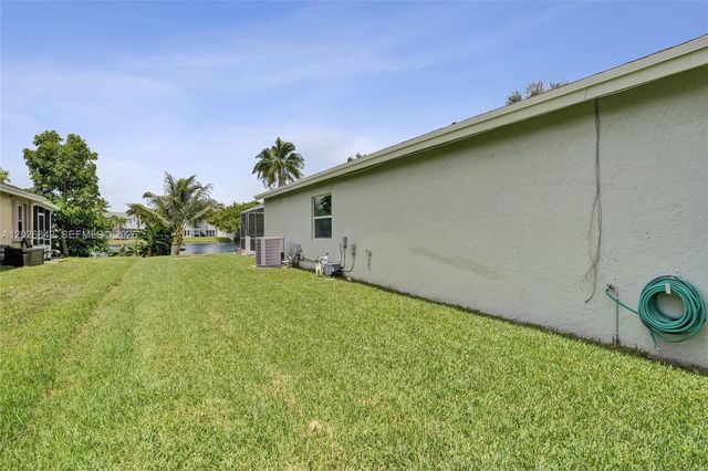 10639 Lago Welleby Dr, Sunrise, FL 33351