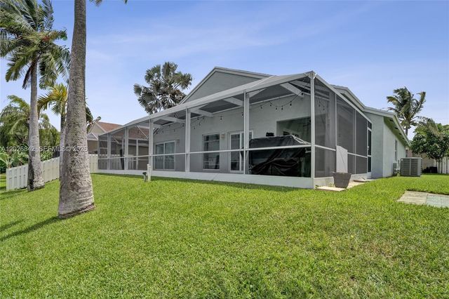 10639 Lago Welleby Dr, Sunrise, FL 33351